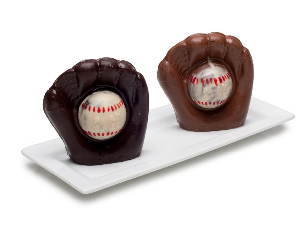 Baseball Mitts in Milk or Dark Chocolate, 1 pc.